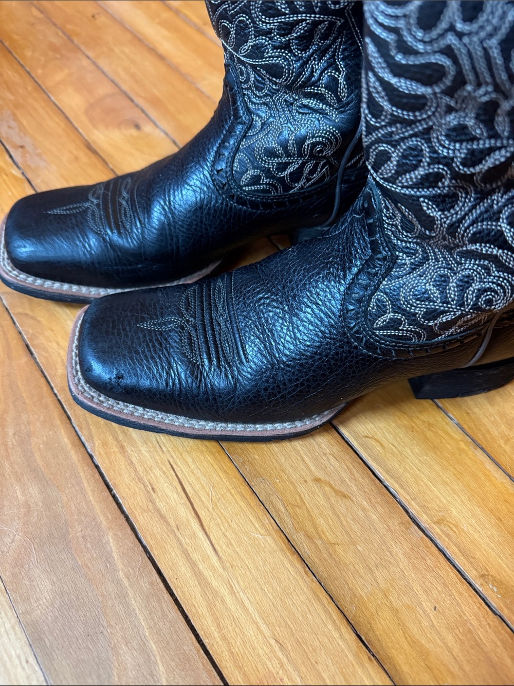 Ariat square toe cowgirl boots - Picture 3 of 11
